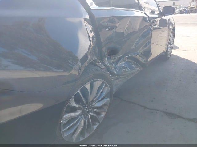 JH4KC1F53JC001165 Acura RLX