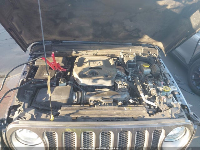 1C4HJXENXJW328957 Jeep WRANGLER UNLIMITED