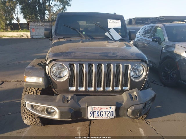 1C4HJXENXJW328957 Jeep WRANGLER UNLIMITED