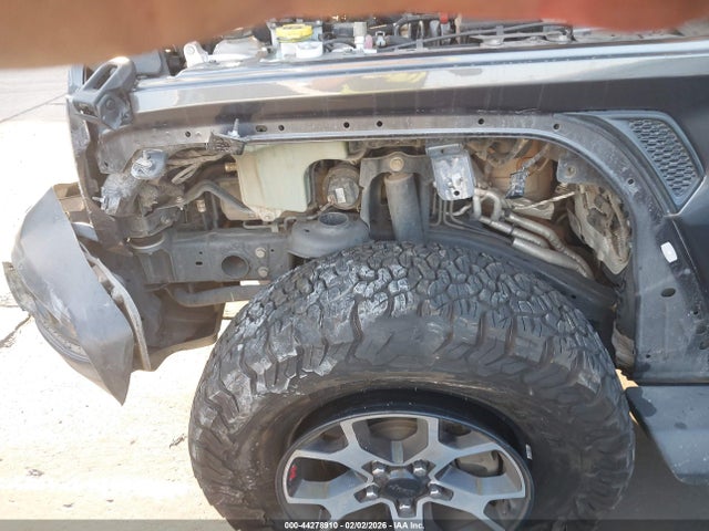 1C4HJXENXJW328957 Jeep WRANGLER UNLIMITED