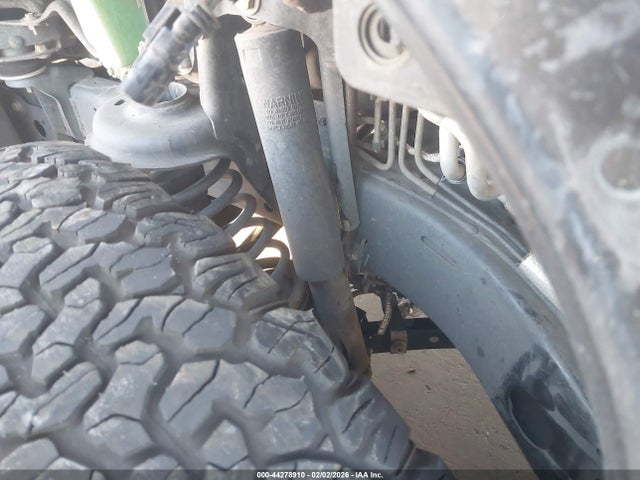 1C4HJXENXJW328957 Jeep WRANGLER UNLIMITED