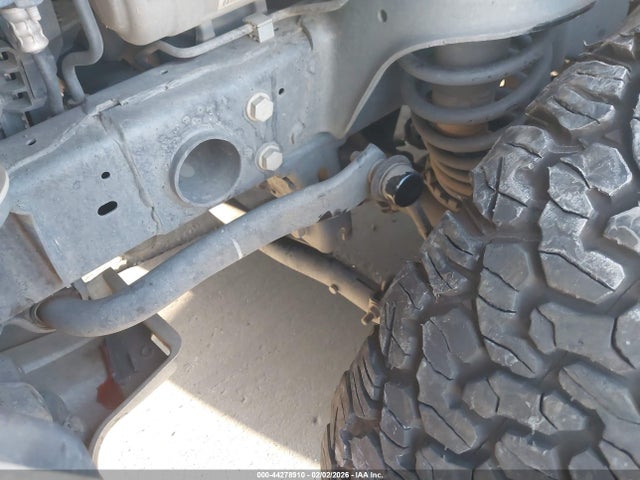 1C4HJXENXJW328957 Jeep WRANGLER UNLIMITED