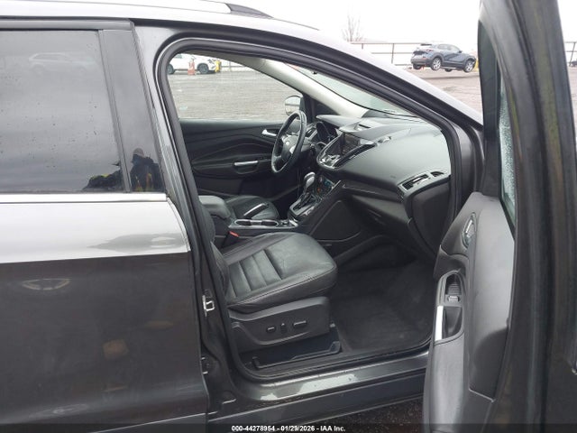 1FMCU9JX5FUC24119 Ford Escape Titanium