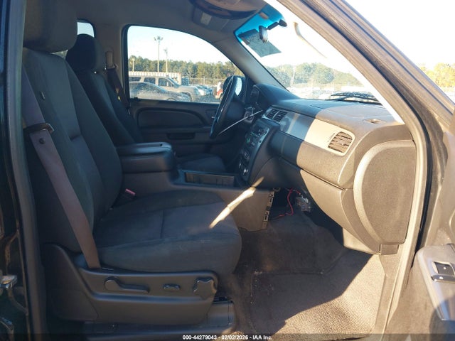 2011 CHEVROLET TAHOE 1GNLC2E00BR323723 Photo 4