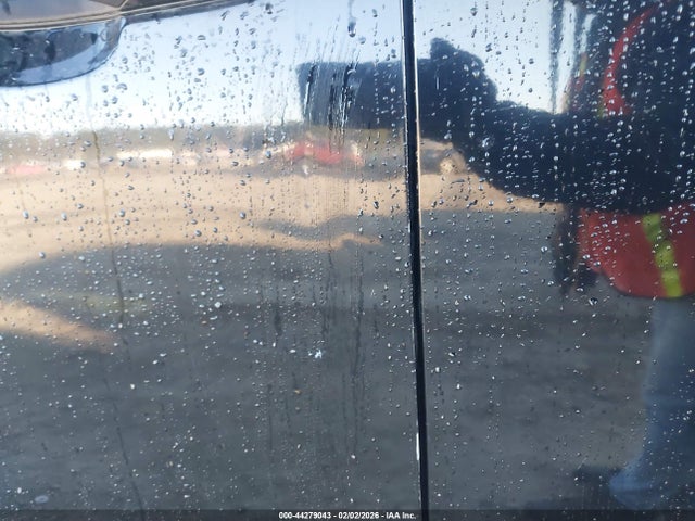 2011 CHEVROLET TAHOE 1GNLC2E00BR323723 Photo 5