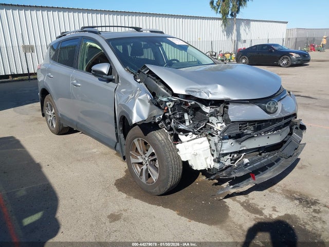 JTMWFREV4JJ176966 Toyota Rav4 Xle