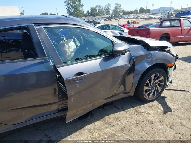 Honda CIVIC EX 2018 2HGFC2F71JH521146 Image 19