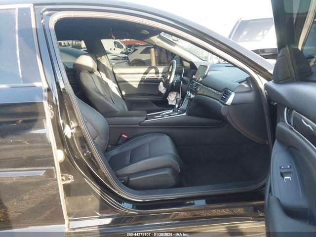 1HGCV1F32KA139695 Honda Accord Sport