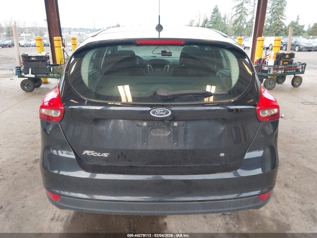 1FADP3K21HL218039 Ford FOCUS SE