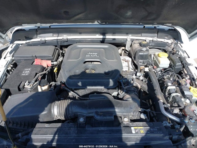 1C4HJXEN0JW204485 Jeep Wrangler Unlimited Sahara 4x4