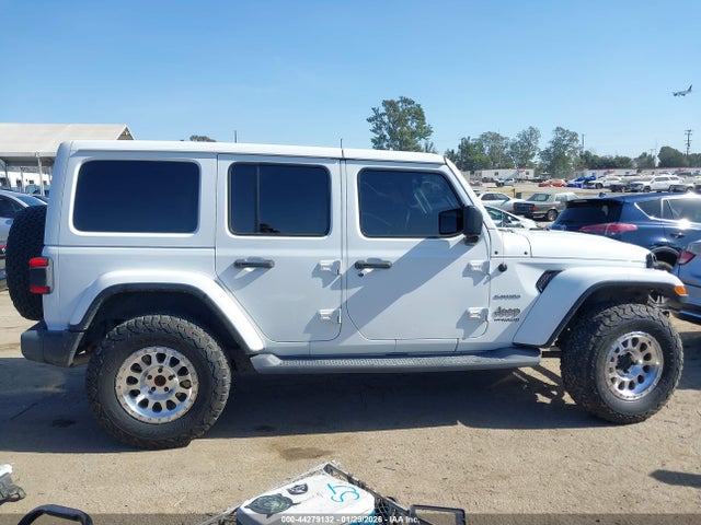 1C4HJXEN0JW204485 Jeep Wrangler Unlimited Sahara 4x4