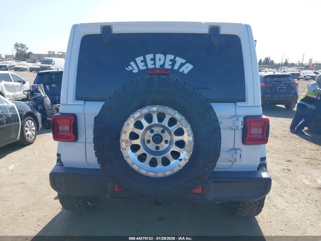 1C4HJXEN0JW204485 Jeep Wrangler Unlimited Sahara 4x4