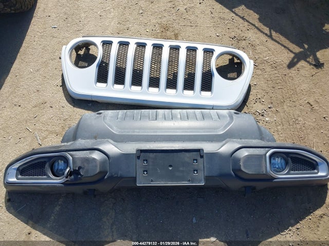 1C4HJXEN0JW204485 Jeep Wrangler Unlimited Sahara 4x4