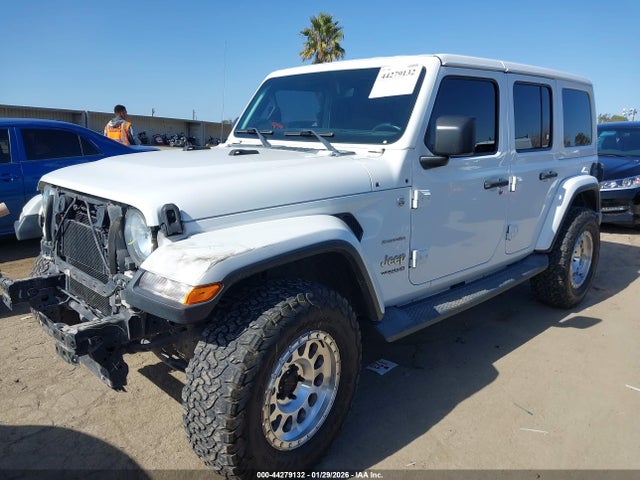 1C4HJXEN0JW204485 Jeep Wrangler Unlimited Sahara 4x4