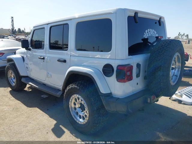 1C4HJXEN0JW204485 Jeep Wrangler Unlimited Sahara 4x4