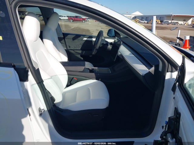 Продажа на аукционе авто 2024 Tesla Model Y Rwd, vin: 7SAYGDED1RA333873, номер лота: 44279137
