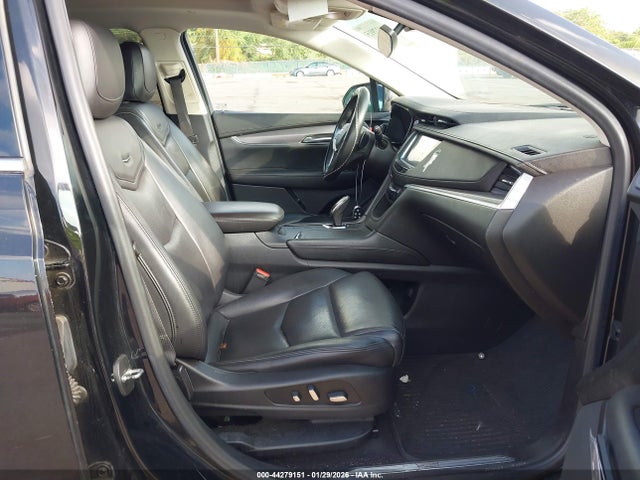 1GYKNCRS0JZ212744 Cadillac XT5 LUXURY