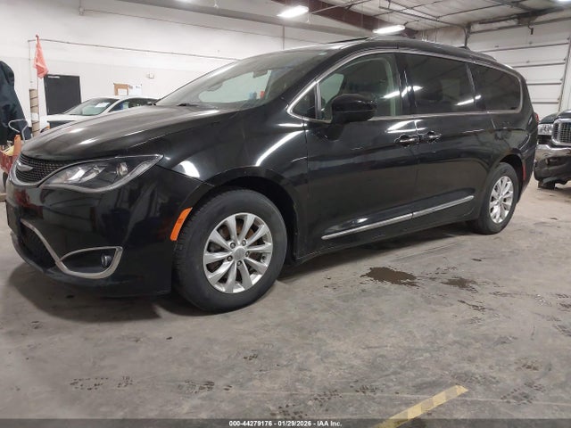 44279176 :رقم المزاد ، 2C4RC1BG9JR331262 vin ، 2018 Chrysler Pacifica Touring L مزاد بيع