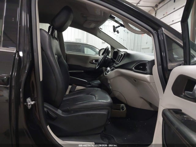 44279176 :رقم المزاد ، 2C4RC1BG9JR331262 vin ، 2018 Chrysler Pacifica Touring L مزاد بيع