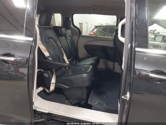 44279176 :رقم المزاد ، 2C4RC1BG9JR331262 vin ، 2018 Chrysler Pacifica Touring L مزاد بيع