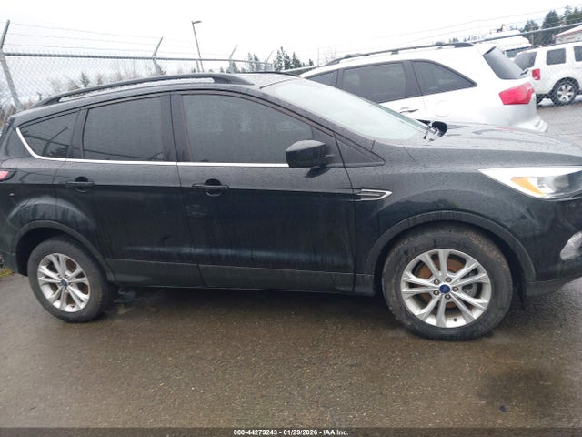 1FMCU0GDXJUC40625 Ford ESCAPE SE