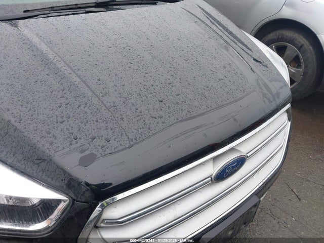 1FMCU0GDXJUC40625 Ford ESCAPE SE