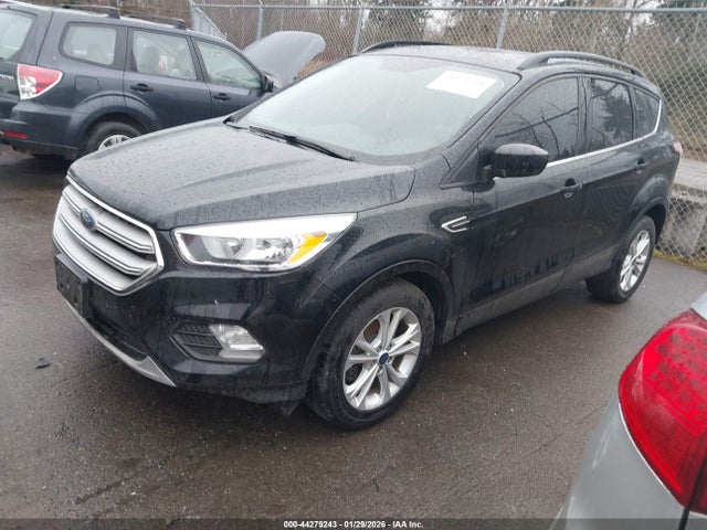 1FMCU0GDXJUC40625 Ford ESCAPE SE