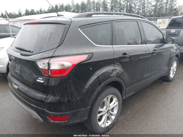 1FMCU0GDXJUC40625 Ford ESCAPE SE