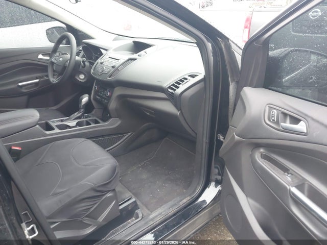 1FMCU0GDXJUC40625 Ford ESCAPE SE