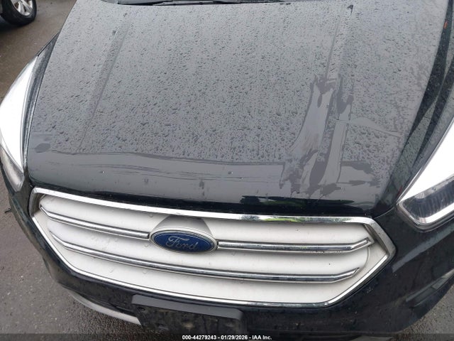 1FMCU0GDXJUC40625 Ford ESCAPE SE