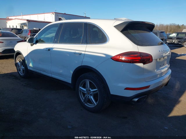 2016 PORSCHE CAYENNE WP1AA2A23GKA10810 Photo 2