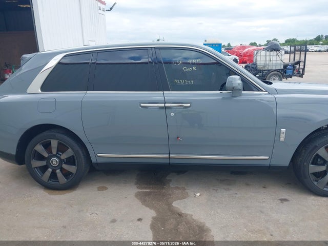 SLATV4C05NU213986 Rolls-Royce Cullinan