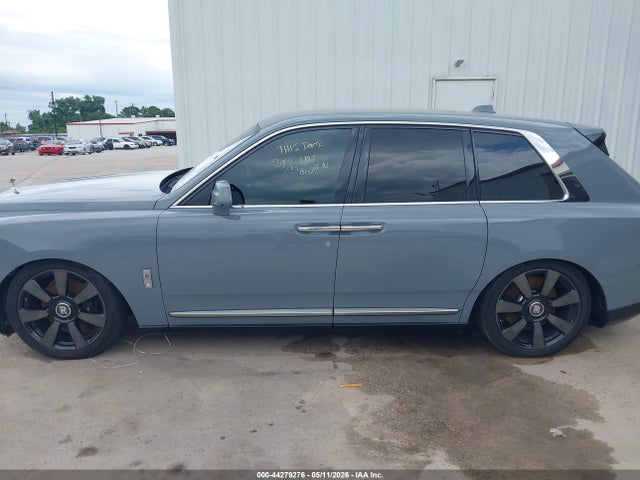 SLATV4C05NU213986 Rolls-Royce Cullinan
