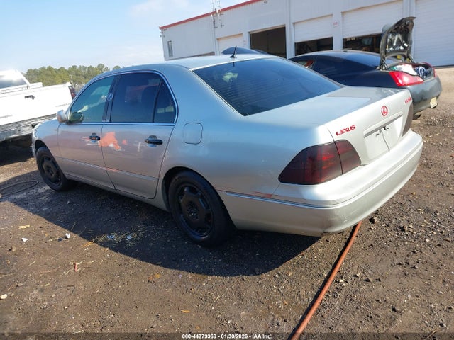 2002 LEXUS LS 430 JTHBN30F320085126 Photo 2
