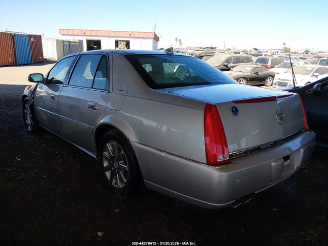 2011 CADILLAC DTS 1G6KH5E61BU128760 Photo 2