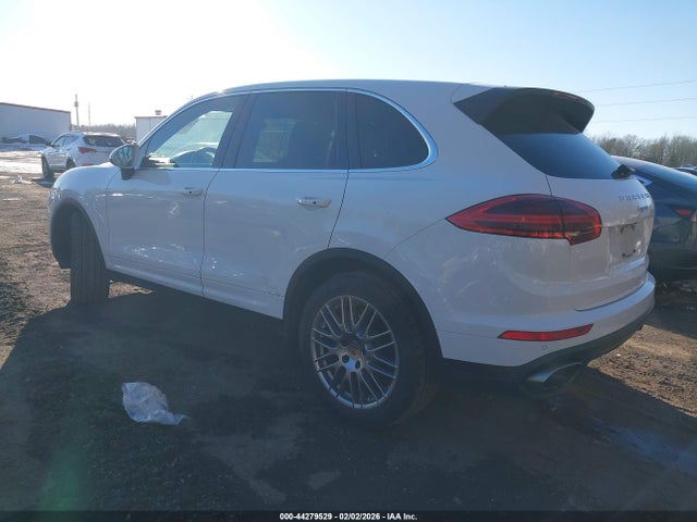 2018 PORSCHE CAYENNE WP1AA2A26JKA00859 Photo 2