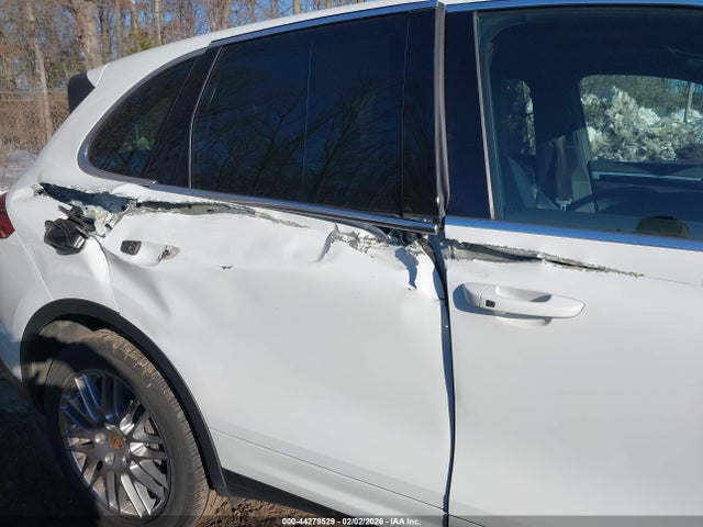 2018 PORSCHE CAYENNE WP1AA2A26JKA00859 Photo 5