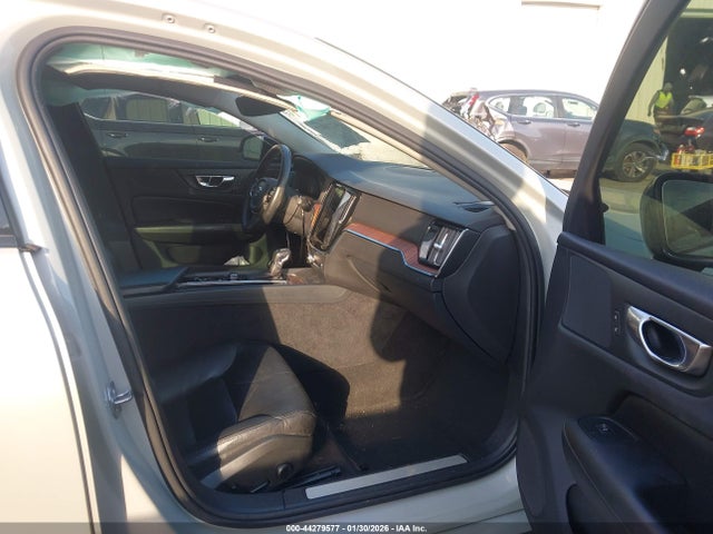 2021 VOLVO S60 7JR102TZXMG107825 Photo 4
