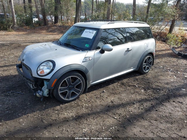 2011 MINI COOPER CLUBMAN WMWZF3C56BTX82303 Photo 1