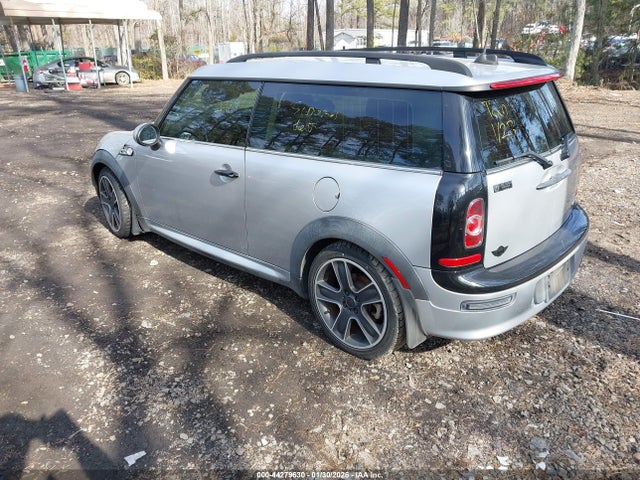 2011 MINI COOPER CLUBMAN WMWZF3C56BTX82303 Photo 2