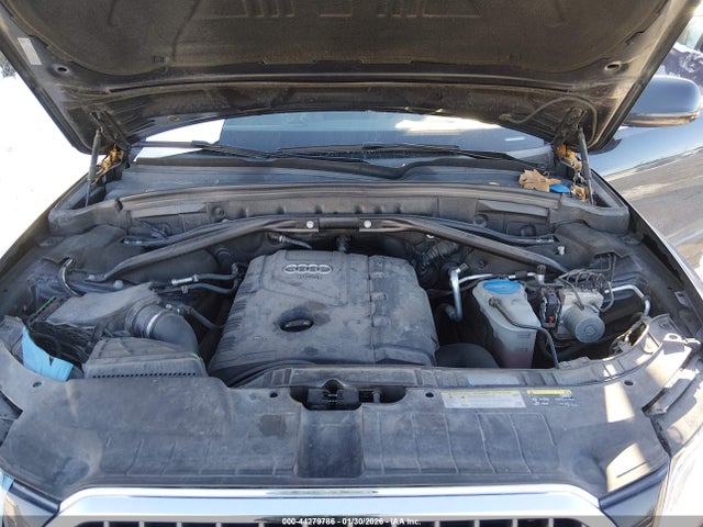 Audi Q5 2.0t Premium 2017 WA1M2AFP9HA043905 Image 10