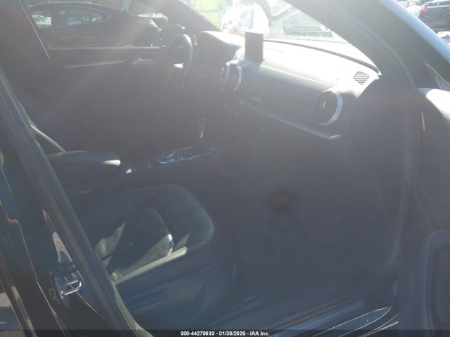 44279930 :رقم المزاد ، WAUB8GFFXH1019504 vin ، 2017 Audi A3 2.0t Premium مزاد بيع
