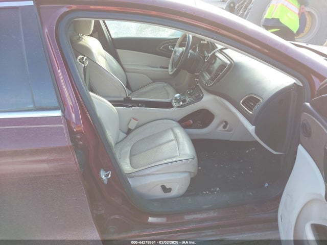 Chrysler 200 C 2015 1C3CCCCG3FN573358 Image 5