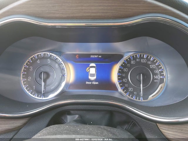 Chrysler 200 C 2015 1C3CCCCG3FN573358 Image 7