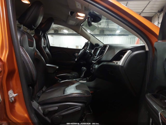 Продажа на аукционе авто 2015 Jeep Cherokee Trailhawk, vin: 1C4PJMBS0FW550337, номер лота: 44280016