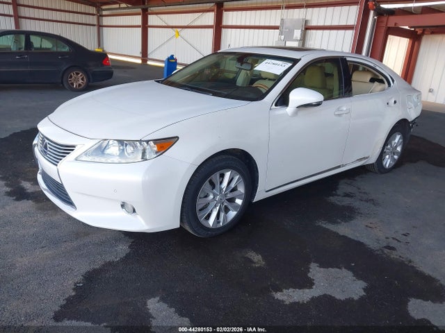 JTHBW1GG9F2096478 Lexus ES 300H