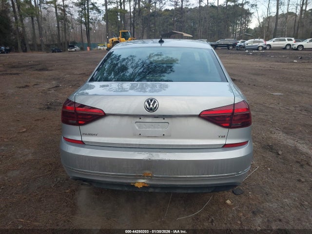 44280203 :رقم المزاد ، 1VWDT7A37HC085243 vin ، 2017 Volkswagen Passat 1.8t R-line مزاد بيع