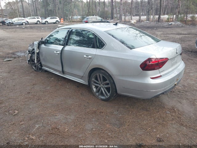 2017 VOLKSWAGEN PASSAT 1VWDT7A37HC085243 Photo 2