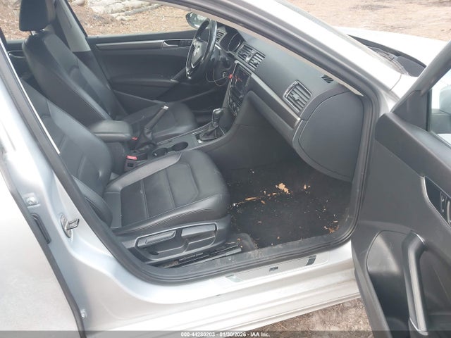 2017 VOLKSWAGEN PASSAT 1VWDT7A37HC085243 Photo 4