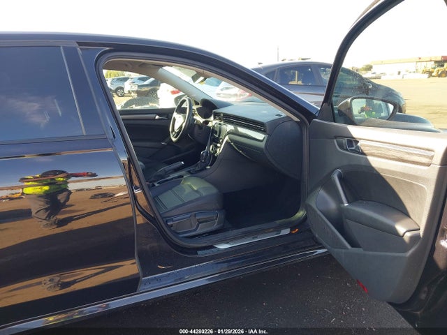Продаж на аукціоні авто 2020 Volkswagen Passat 2.0t R-line, vin: 1VWMA7A38LC020268, номер лоту: 44280226